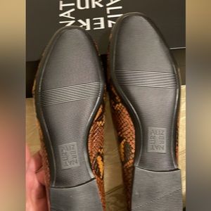 Naturalizer tan snake, size 8.5, never worn, very comfortable